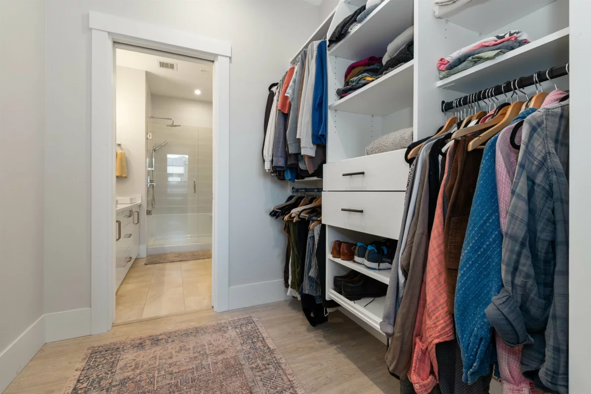 Powder Room Photo of 601 45745 Watson Road, Chilliwack, BC