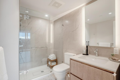 2201 1500 Fern Street, North Vancouver, BC