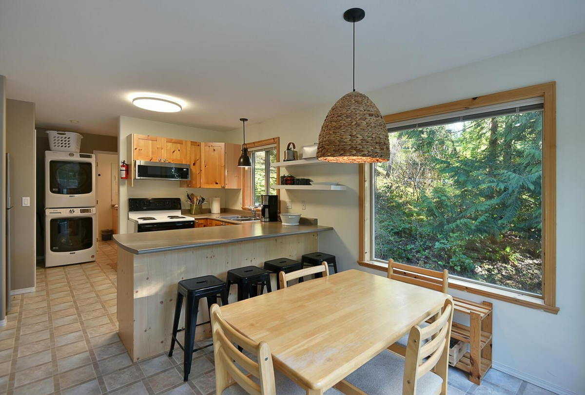 Dining Area Photo of 8650 Redrooffs Road, Halfmoon Bay, BC