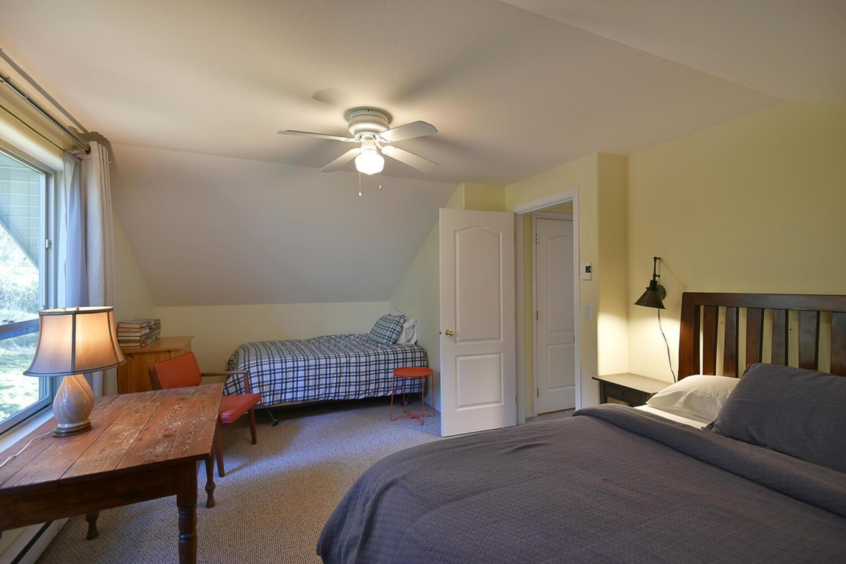 Guest Bathroom Photo of 8650 Redrooffs Road, Halfmoon Bay, BC