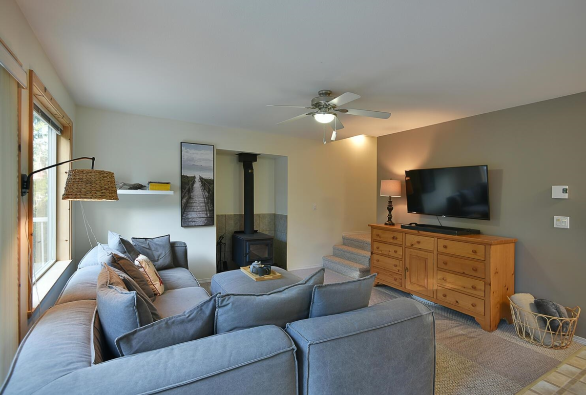 Living Room Photo of 8650 Redrooffs Road, Halfmoon Bay, BC