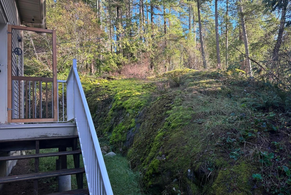 Loft / Bonus Room Photo of 8650 Redrooffs Road, Halfmoon Bay, BC