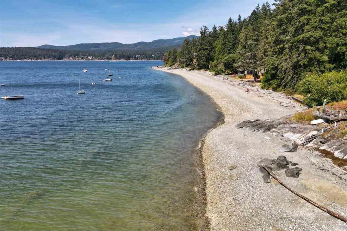 Mudroom Photo of 8650 Redrooffs Road, Halfmoon Bay, BC