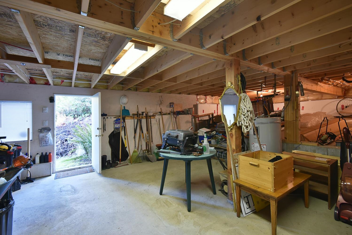 Office / Den Photo of 8650 Redrooffs Road, Halfmoon Bay, BC