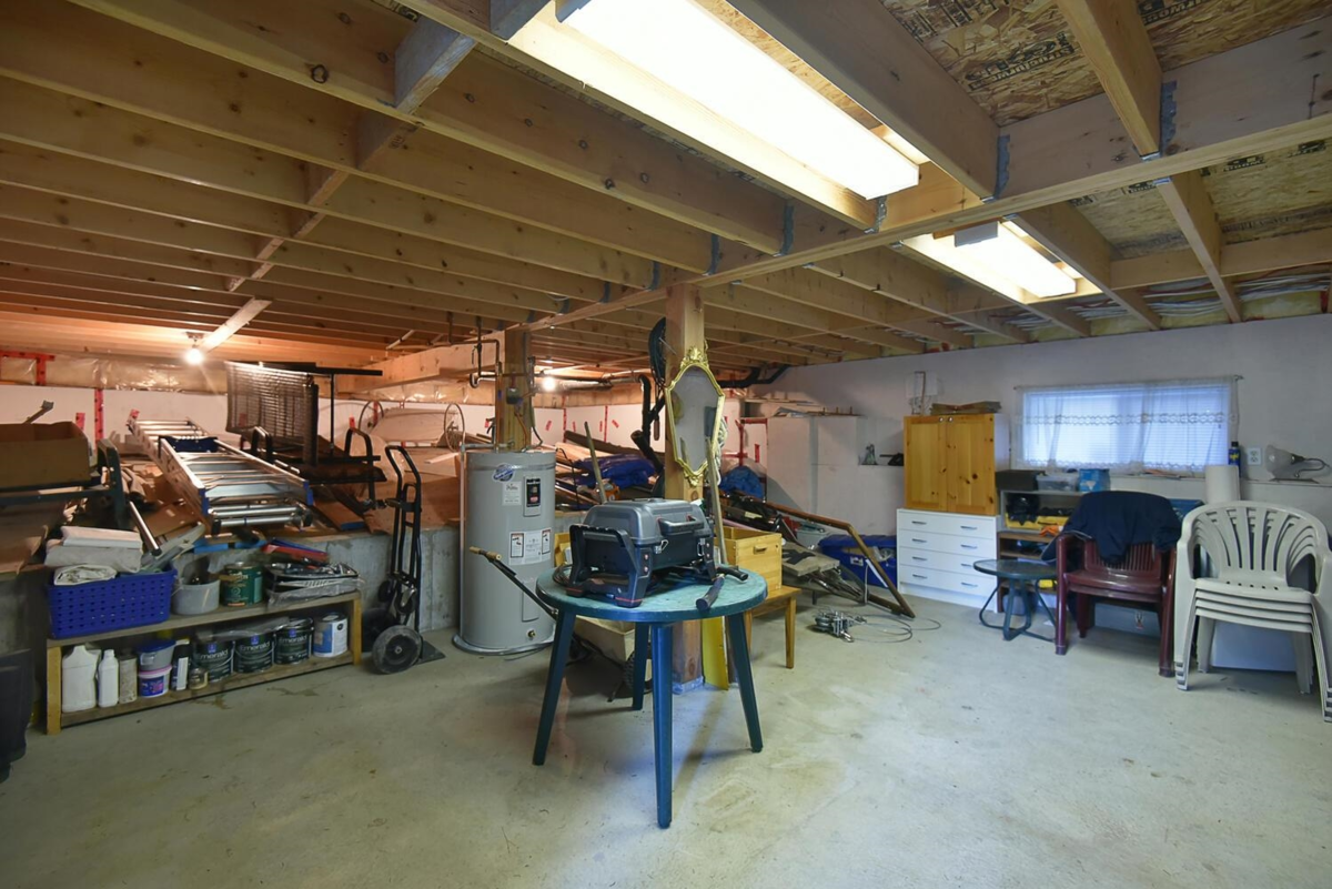 Powder Room Photo of 8650 Redrooffs Road, Halfmoon Bay, BC