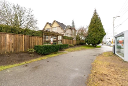Front Yard Photo of 5 6588 188 Street, Surrey, BC