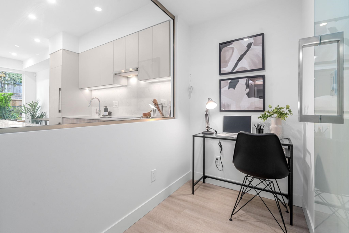 Powder Room Photo of 111 7161 17th Avenue, Burnaby, BC