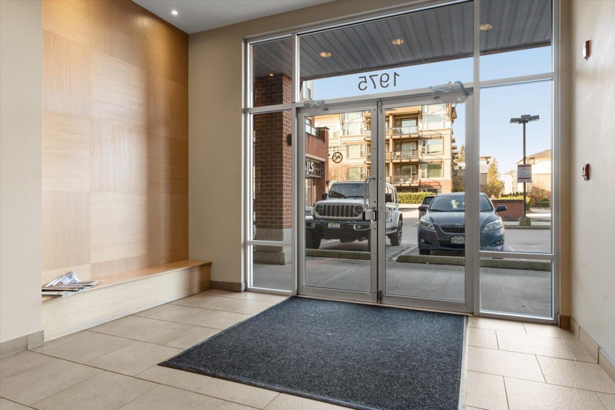 Basement Recreation Room Photo of 405 1975 Mccallum Road, Abbotsford, BC