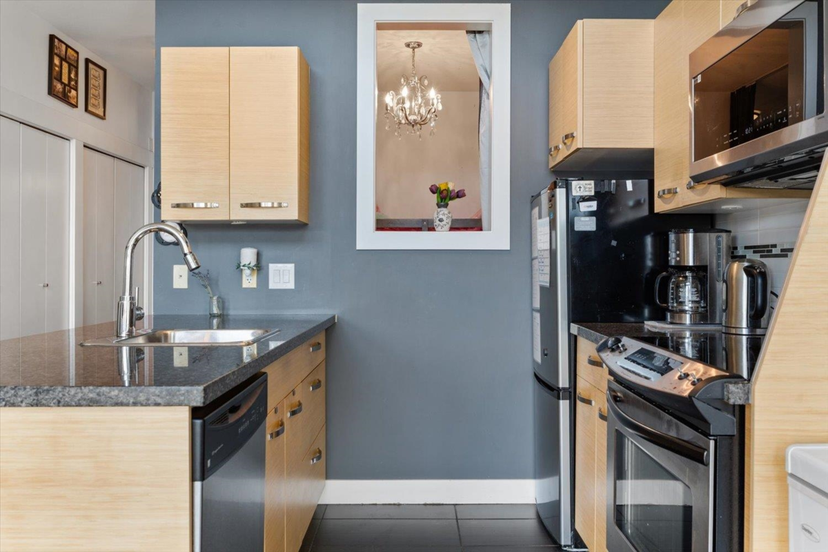 Breakfast Nook Photo of 405 1975 Mccallum Road, Abbotsford, BC