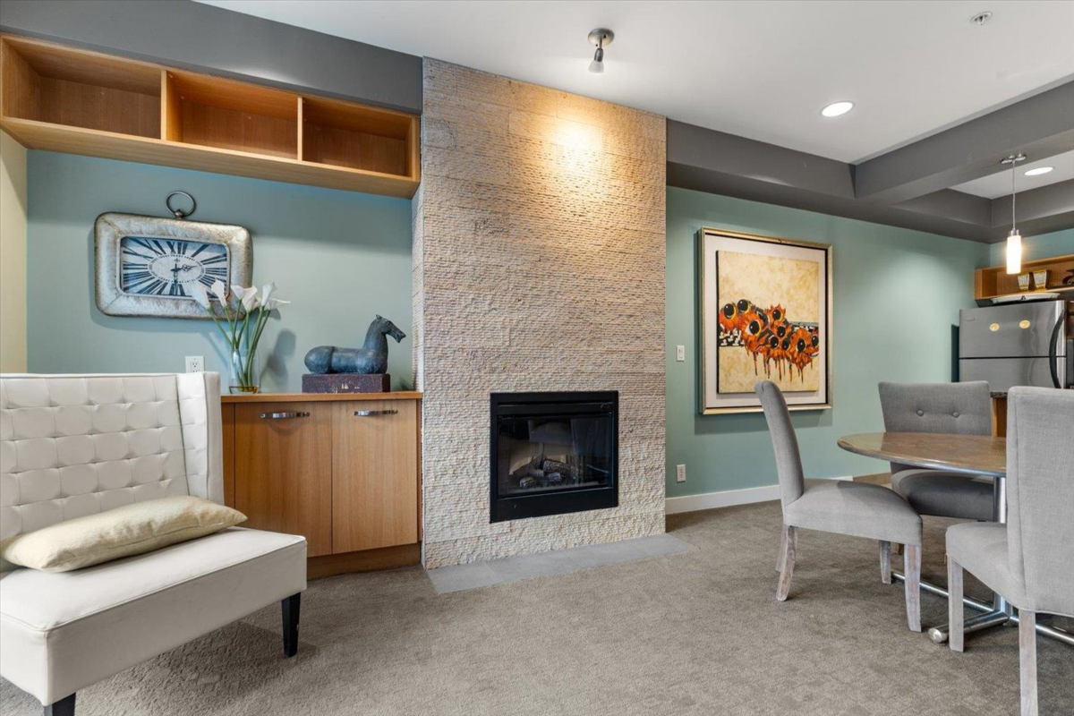 Entry Foyer Photo of 405 1975 Mccallum Road, Abbotsford, BC