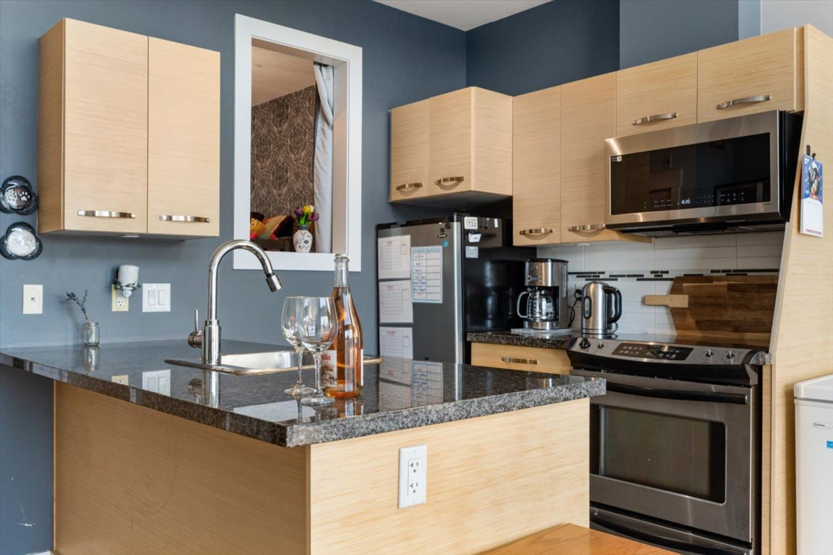 Kitchen Island Photo of 405 1975 Mccallum Road, Abbotsford, BC