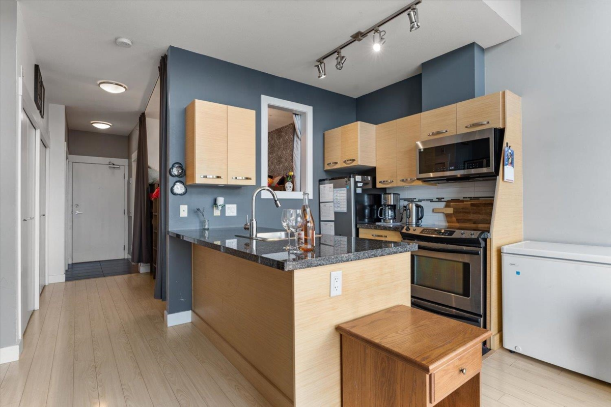 Kitchen Photo of 405 1975 Mccallum Road, Abbotsford, BC
