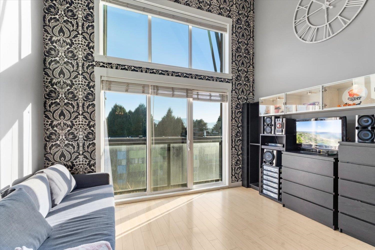 Walk-In Closet Photo of 405 1975 Mccallum Road, Abbotsford, BC