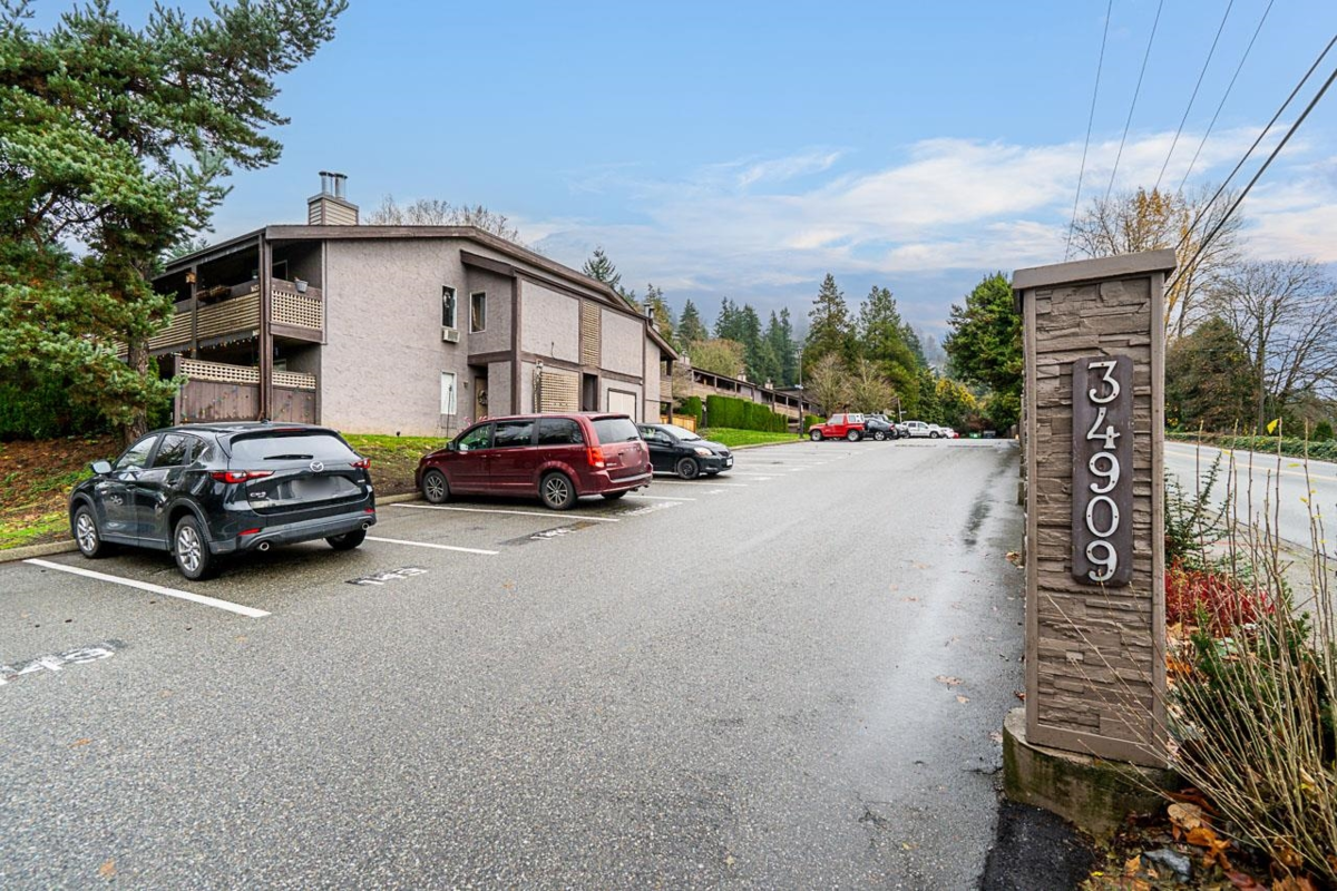 Fitness Center Photo Near 1422 34909 Old Yale Road, Abbotsford, BC