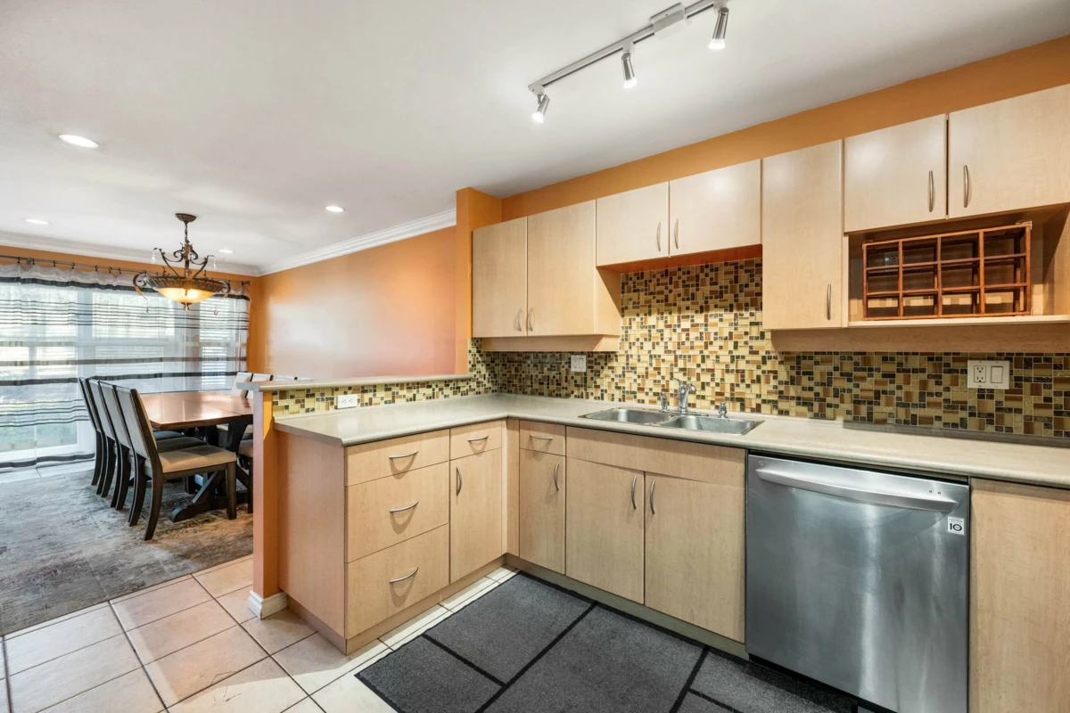 Breakfast Nook Photo of 57 13918 58 Avenue, Surrey, BC