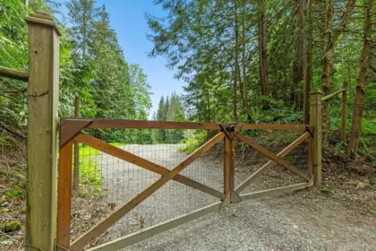 Entry Foyer Photo of 31796 Grove Avenue, Mission, BC
