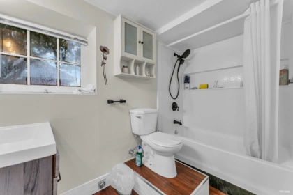 Powder Room Photo of 820 Third Avenue, New Westminster, BC