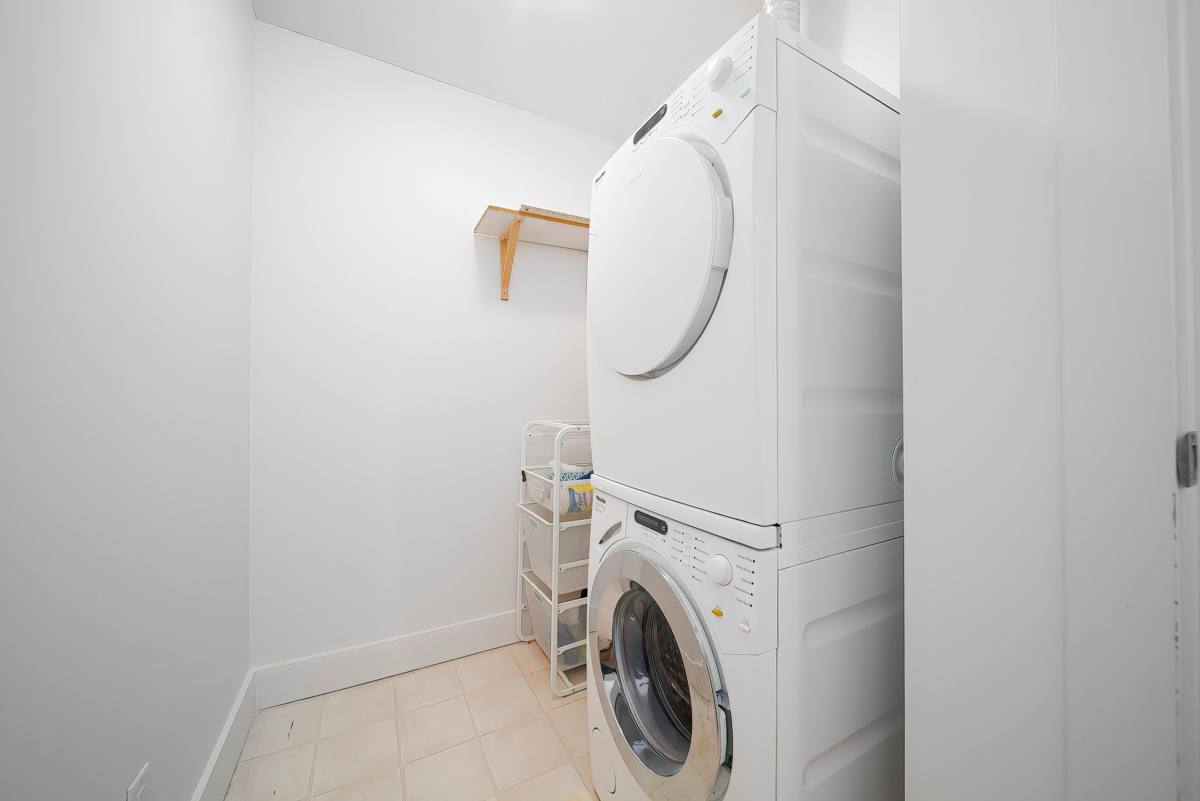 Entry Foyer Photo of 212 6333 Larkin Drive, Vancouver, BC