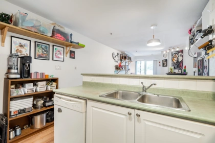 Kitchen Island Photo of 212 868 Kingsway, Vancouver, BC