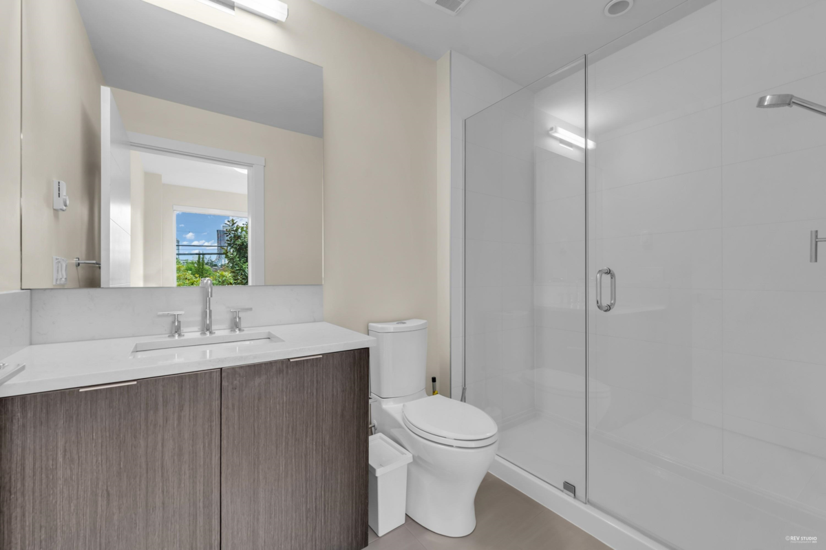 Backyard Photo of 6098 Oak Street, Vancouver, BC