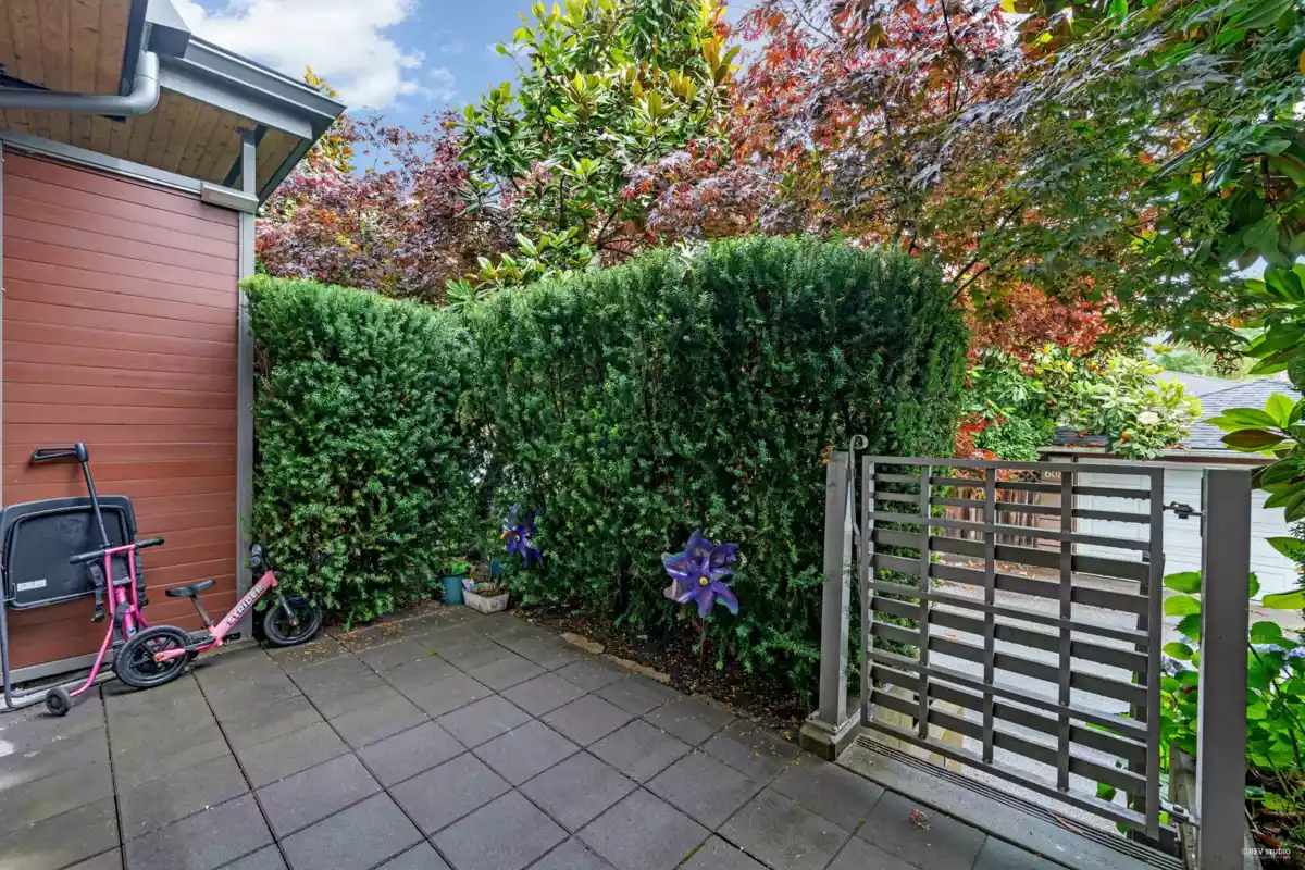 Dining Area Photo of 6098 Oak Street, Vancouver, BC