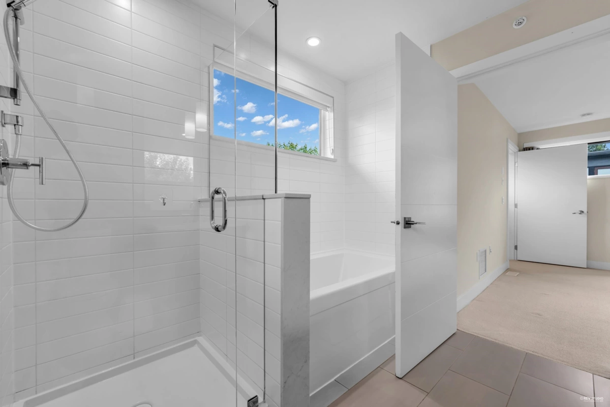 Mudroom Photo of 6098 Oak Street, Vancouver, BC