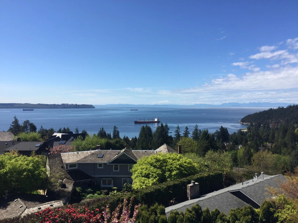 Staircase Photo of 4308 Rockridge Road, West Vancouver, BC