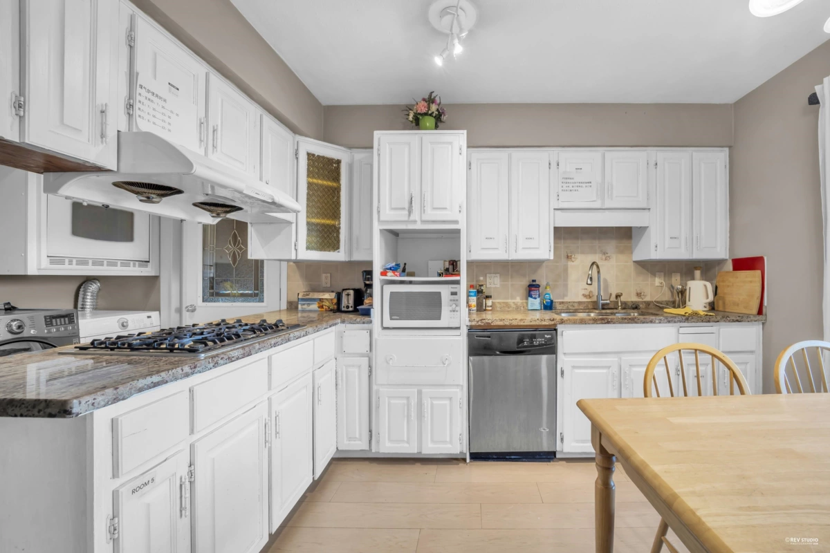 Breakfast Nook Photo of 10235 176 Street, Surrey, BC