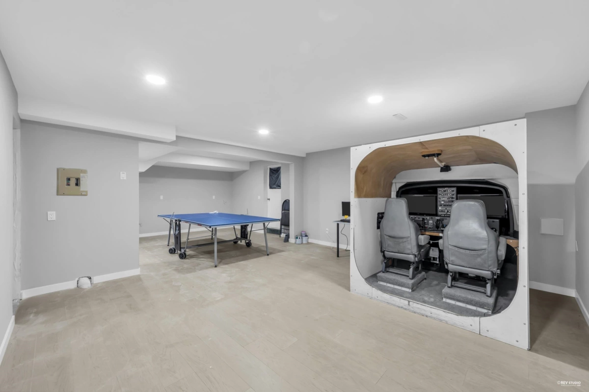 Entry Foyer Photo of 10235 176 Street, Surrey, BC