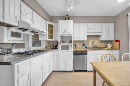 Breakfast Nook Photo of 10235 176 Street, Surrey, BC