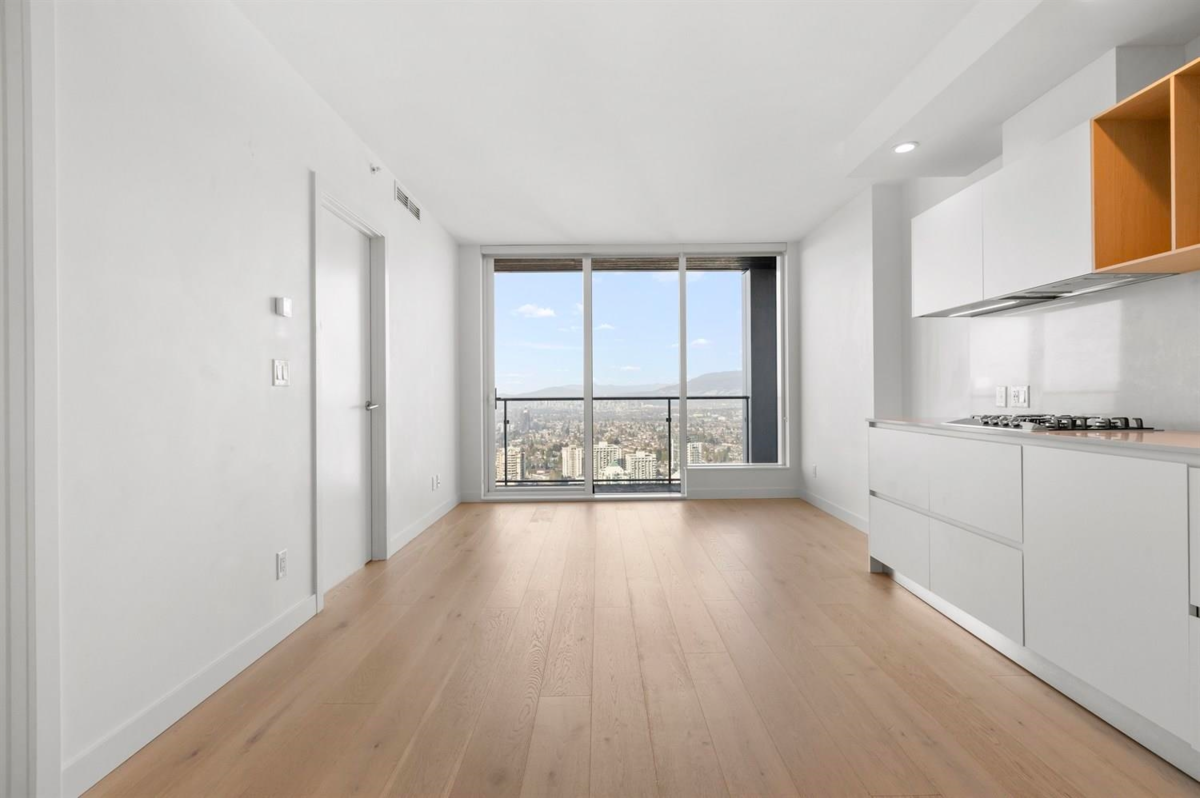 Kitchen Island Photo of 4406 6000 Mckay Avenue, Burnaby, BC