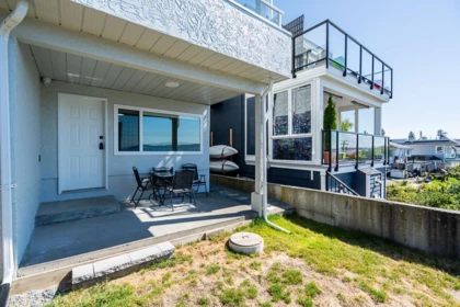 Community Amenities Photo (Clubhouse) of 15452 Victoria Avenue, White Rock, BC