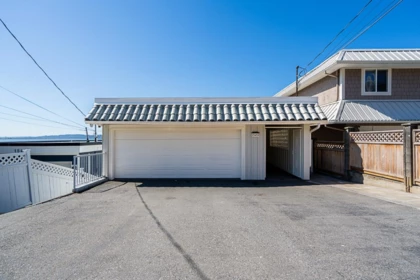 15452 Victoria Avenue, White Rock, BC, White Rock — Single Family Residence for sale