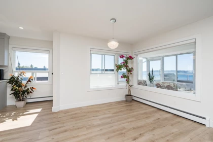 Primary Bedroom Photo of 15452 Victoria Avenue, White Rock, BC