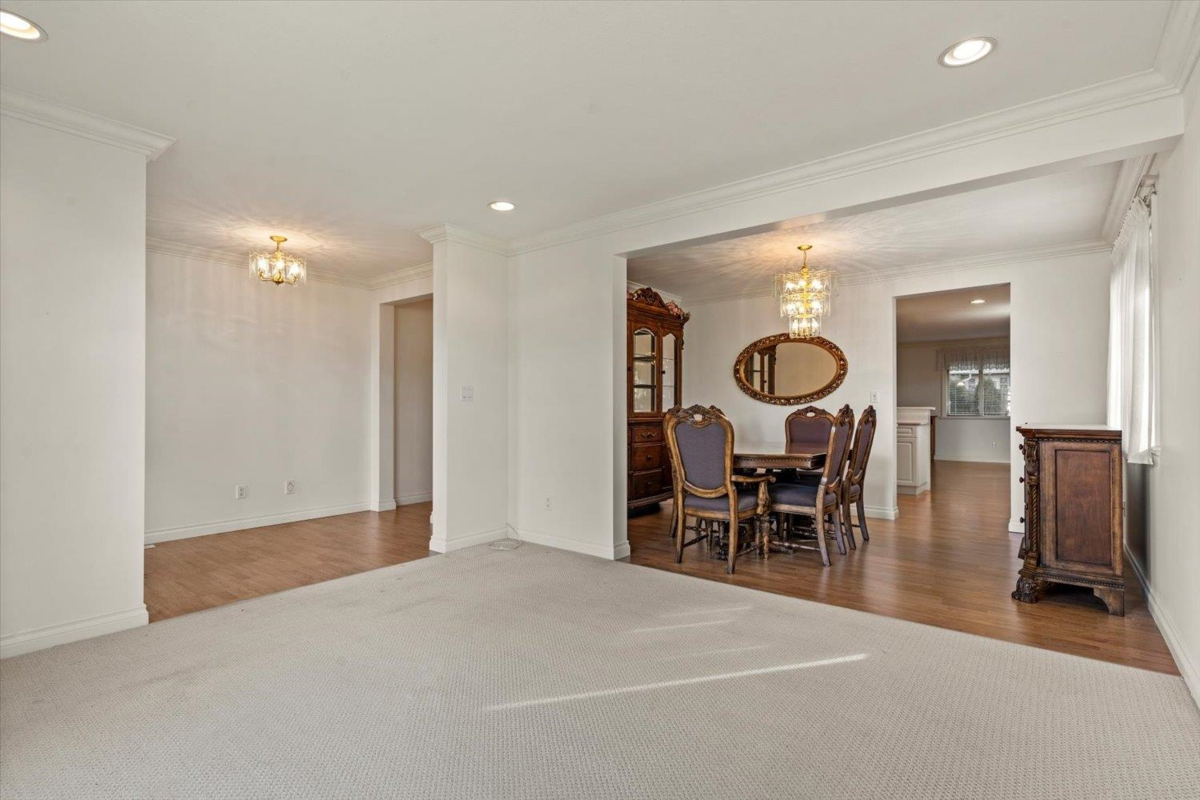 Breakfast Nook Photo of 86 46000 Thomas Road, Chilliwack, BC