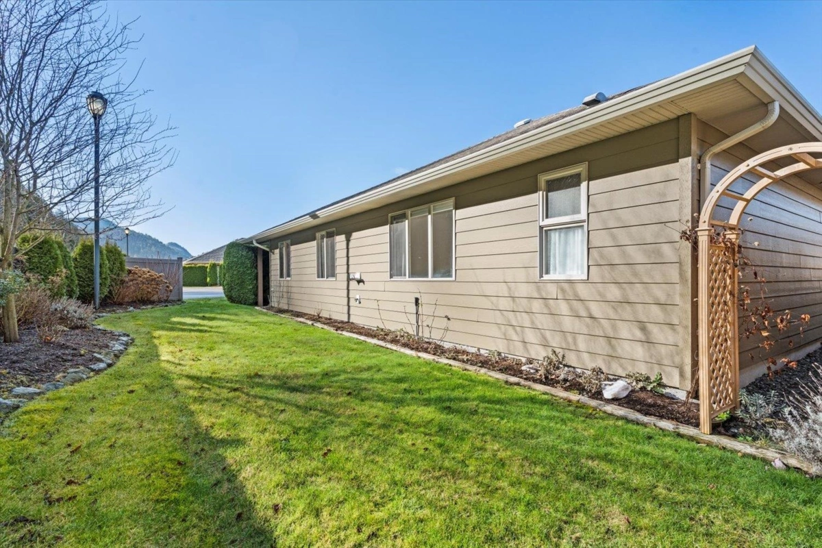 Swimming Pool Photo of 86 46000 Thomas Road, Chilliwack, BC