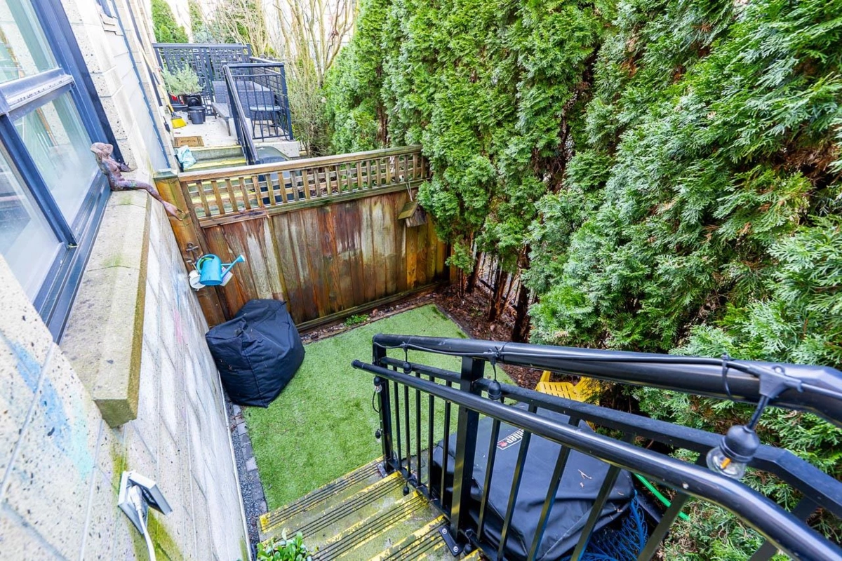 Entry Foyer Photo of 3174 Prince Edward Street, Vancouver, BC