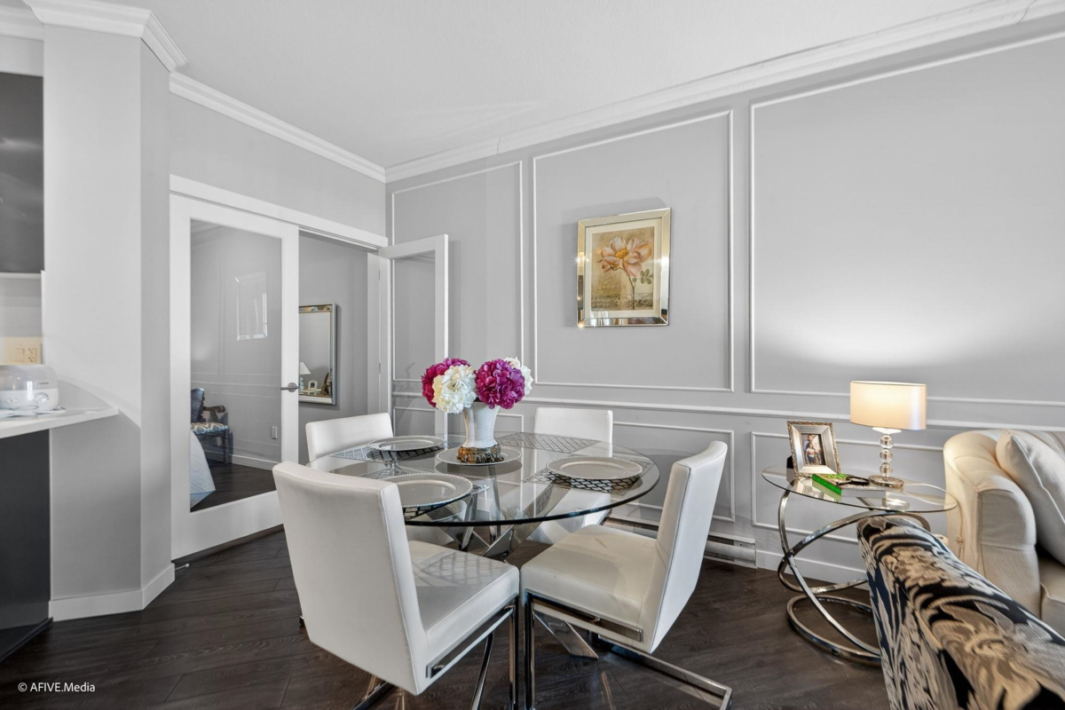 Dining Area Photo of 327 15137 33 Avenue, Surrey, BC