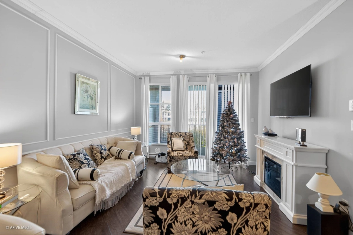 Living Room Photo of 327 15137 33 Avenue, Surrey, BC