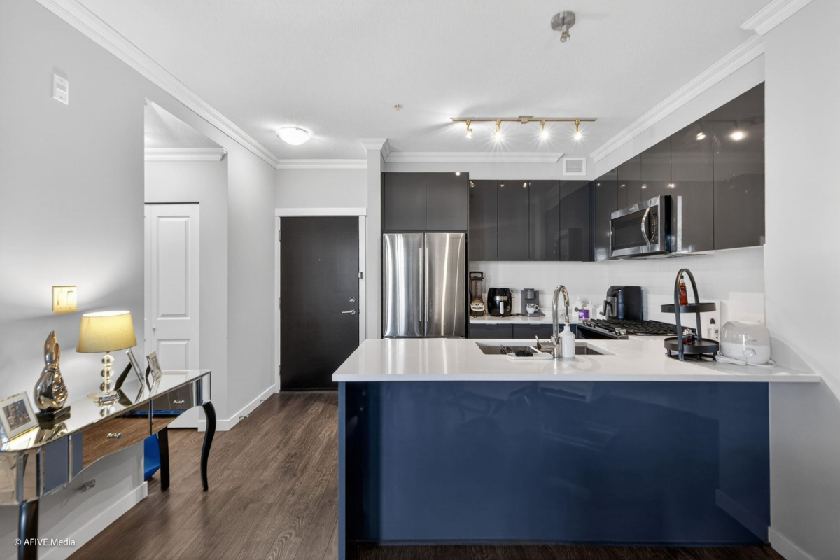 Pantry Photo of 327 15137 33 Avenue, Surrey, BC