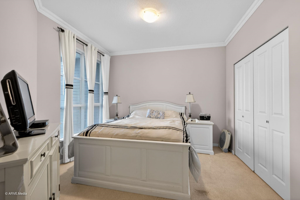 Primary Bathroom Photo of 327 15137 33 Avenue, Surrey, BC