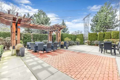 Staircase Photo of 327 15137 33 Avenue, Surrey, BC
