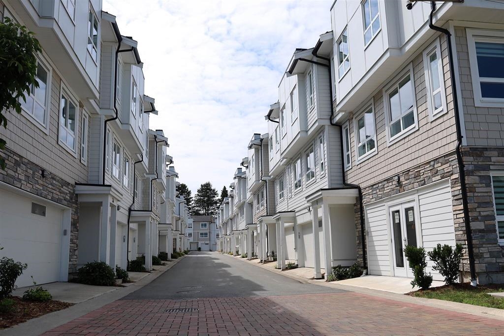 Kitchen Photo of 32 8181 135a Street, Surrey, BC