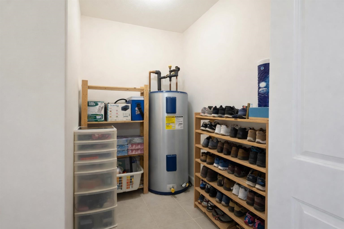Office / Den Photo of 318 10180 153 Street, Surrey, BC