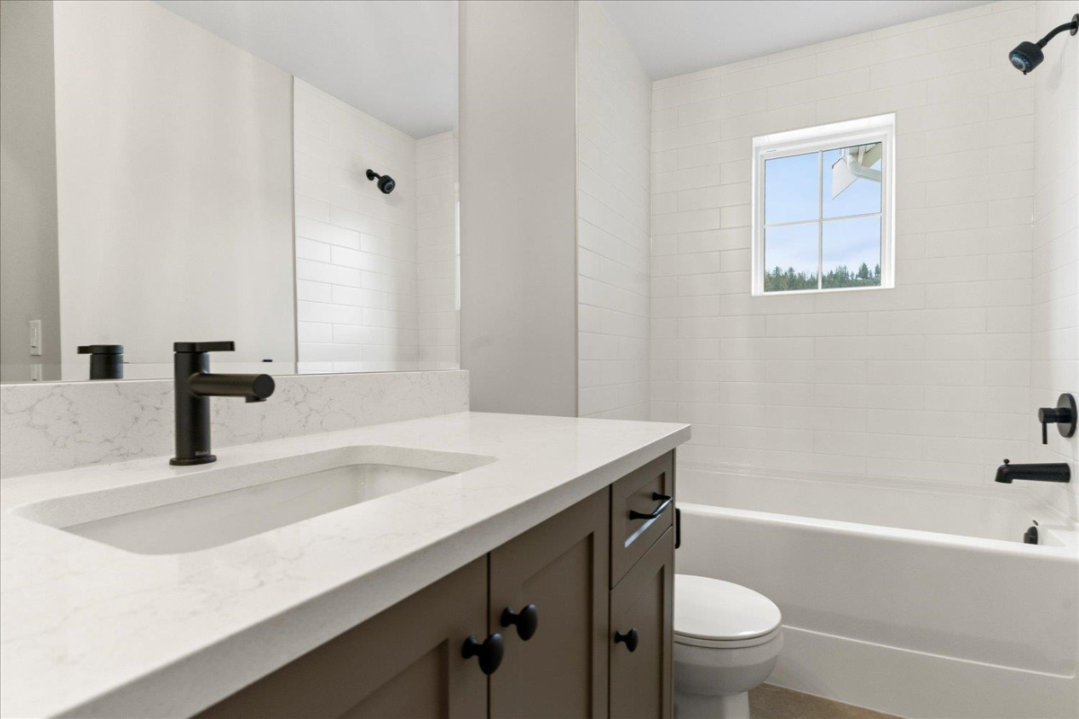 Outdoor Patio Photo of 110 46211 Promontory Road, Chilliwack, BC