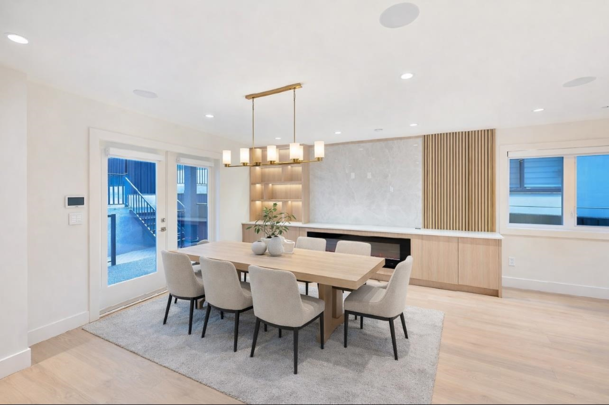 Breakfast Nook Photo of 806 Montroyal Boulevard, North Vancouver, BC