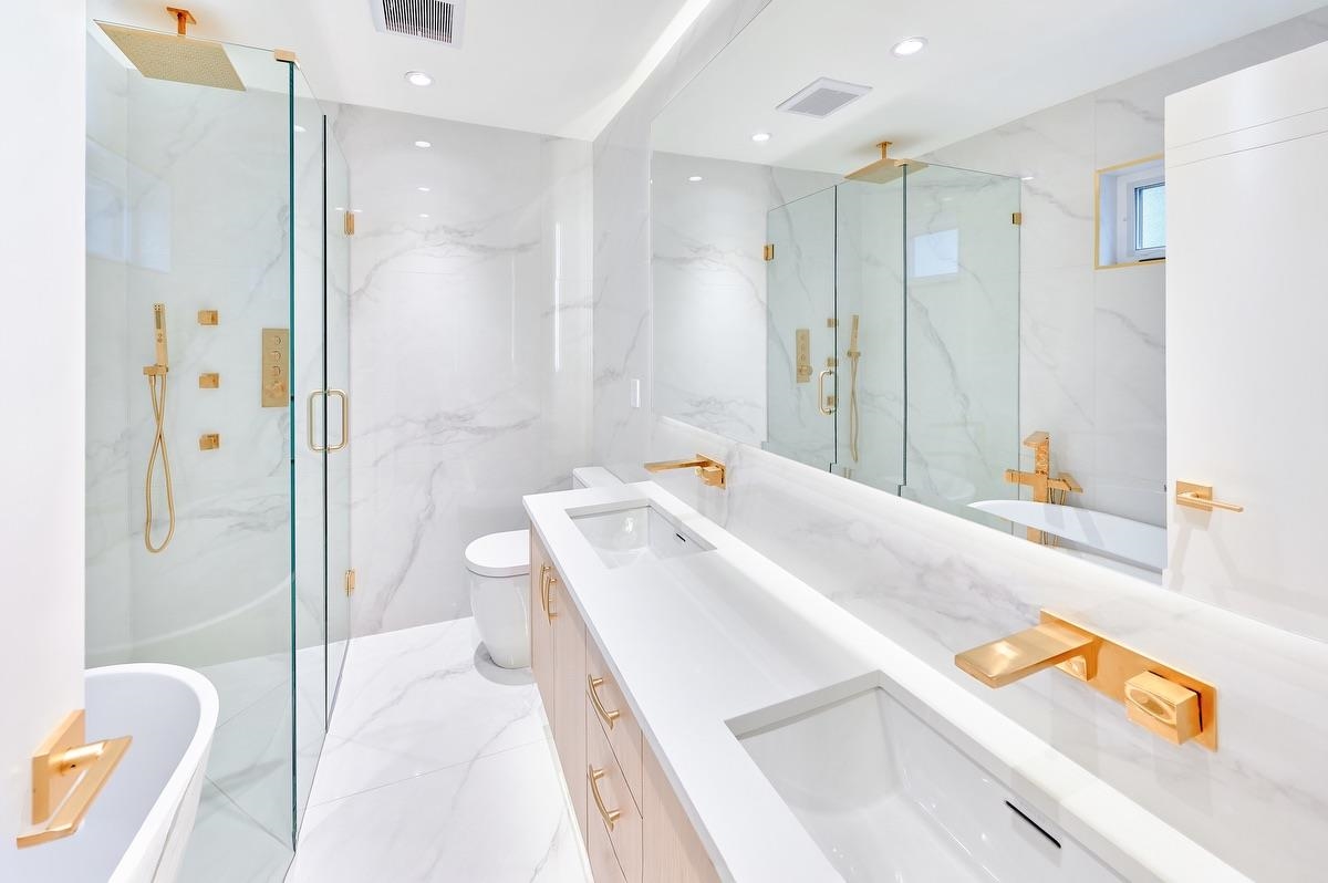 Entry Foyer Photo of 806 Montroyal Boulevard, North Vancouver, BC