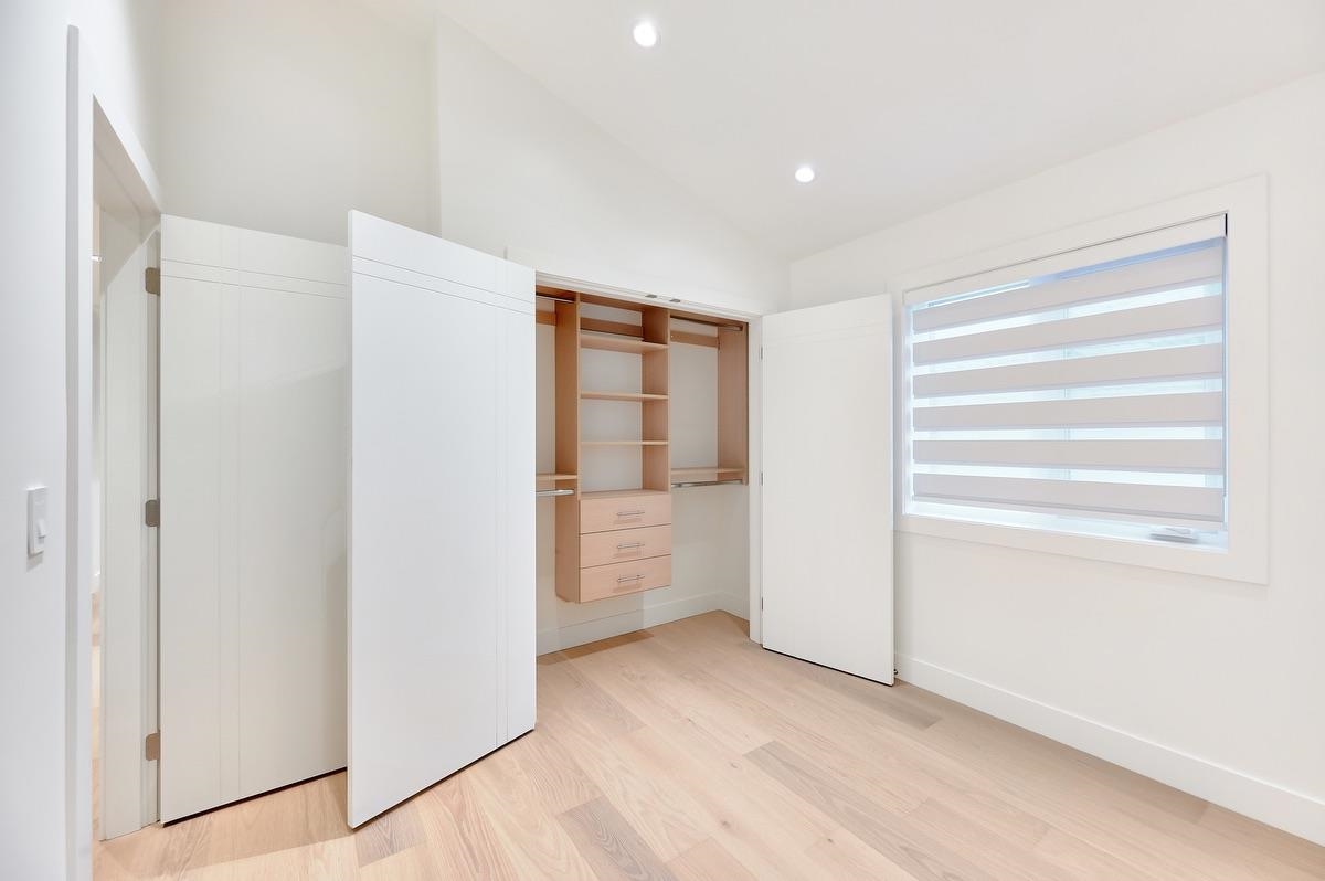 Front Yard Photo of 806 Montroyal Boulevard, North Vancouver, BC