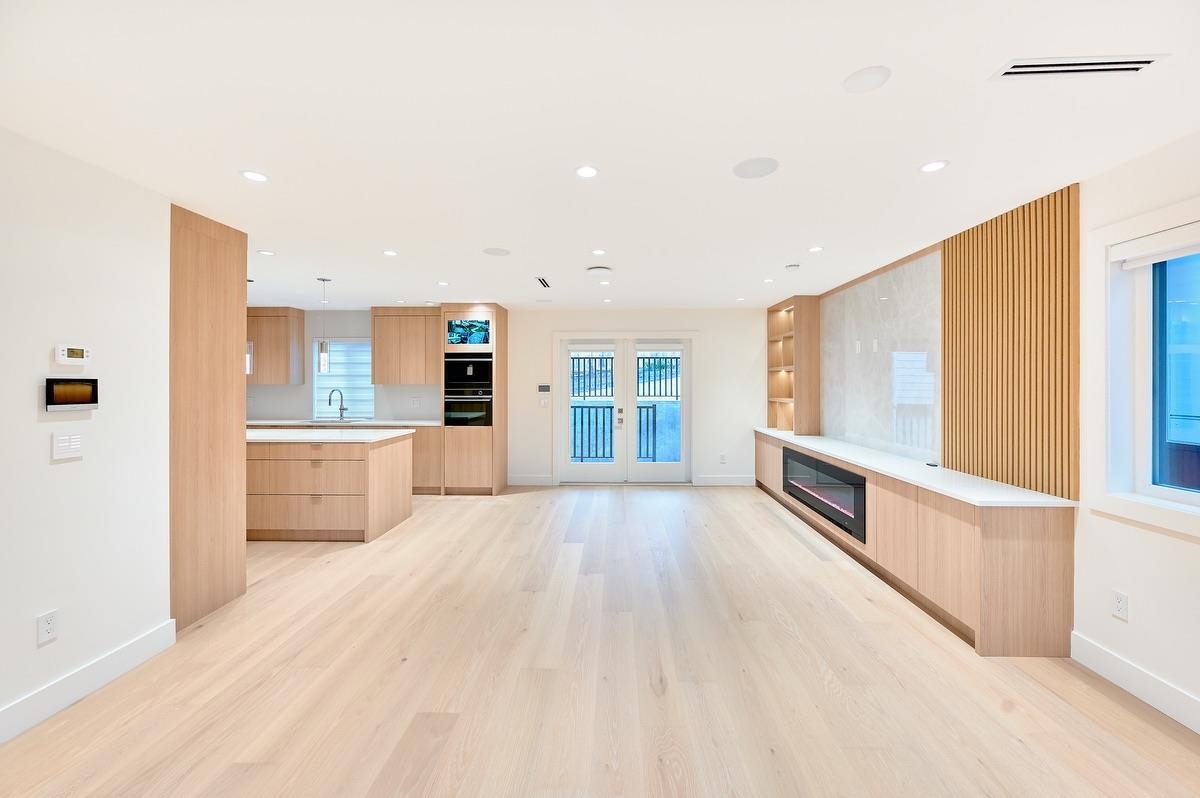 Kitchen Photo of 806 Montroyal Boulevard, North Vancouver, BC