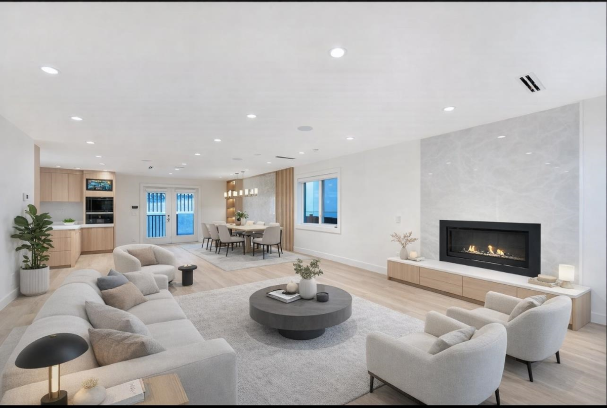 Living Room Photo of 806 Montroyal Boulevard, North Vancouver, BC